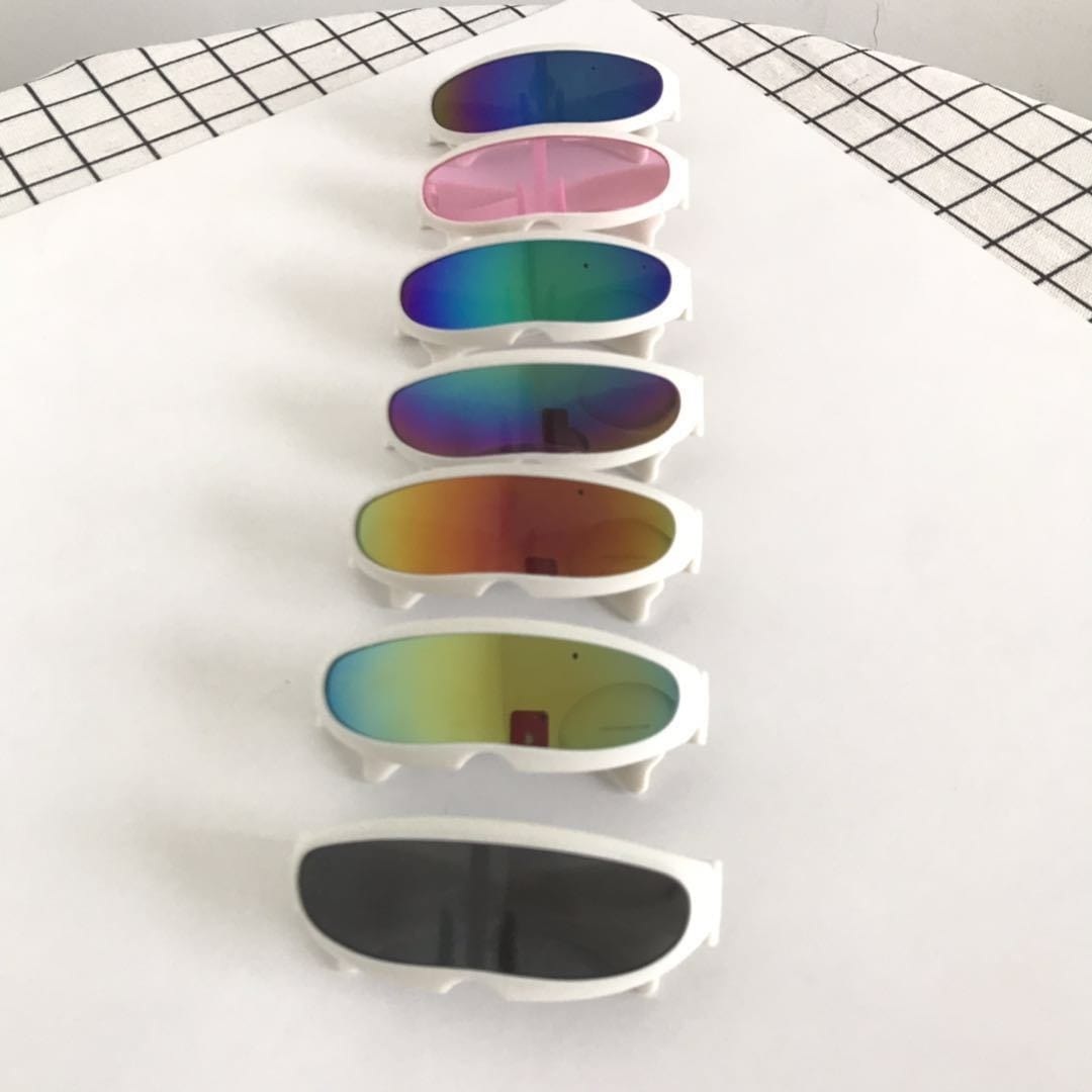 Cool cat sunglasses with goggle charm