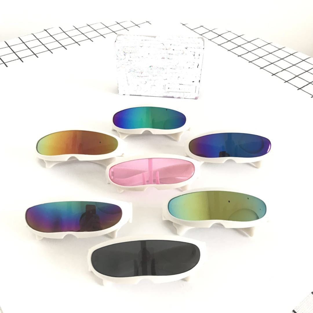 Fashion-forward cat eyewear with a cool twist