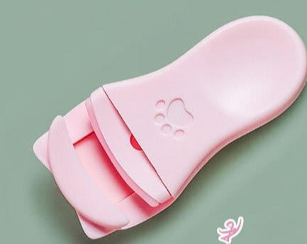 Feline-inspired beauty accessory for lashes