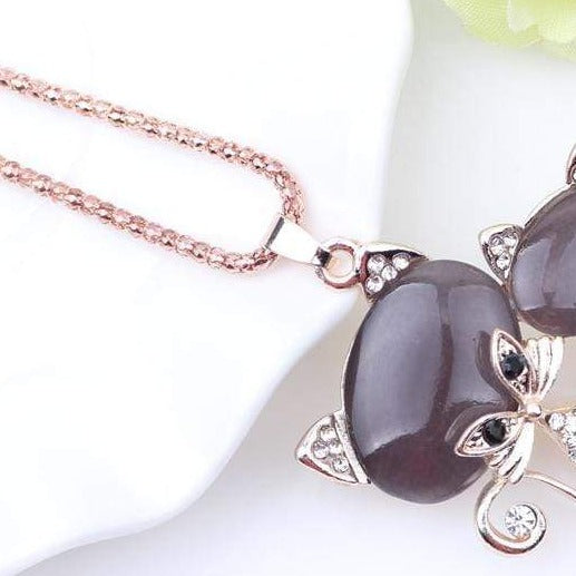Purple Crystal Cat Necklace Rose Gold Chain Close-Up
