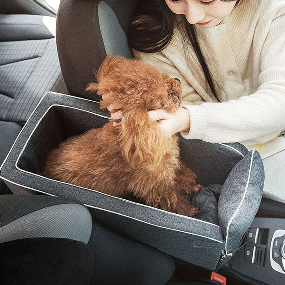 Innovative armrest-compatible cat car carrier for travel