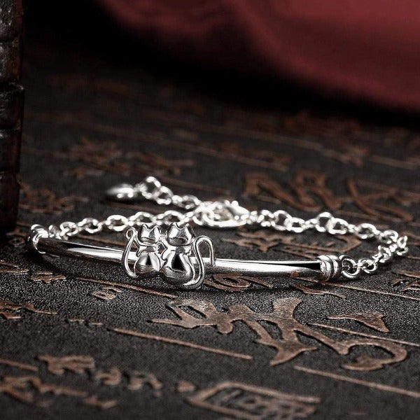 Sterling Silver Cat Bracelet – Side Angle Detail Shot