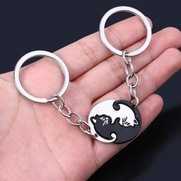 Yin and Yang Cat Keychain Exquisite pairing China yin yang couple keychain creative car keychain men and women key ring Enamel Black White Couple Charm