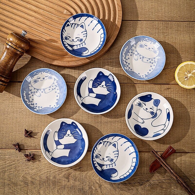Traditional Japanese cat plates