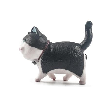 Black & White Chubby Cat Magnet – Cute Cat Breed Design