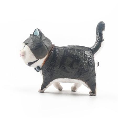 Gray & White Walking Cat Magnet – Realistic Cat Figurine