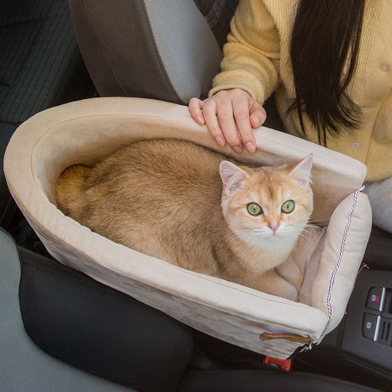 Portable armrest-integrated cat carrier for stress-free journeys