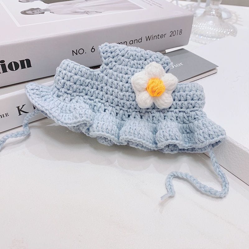 Knitted cat hat for adults with adjustable closure