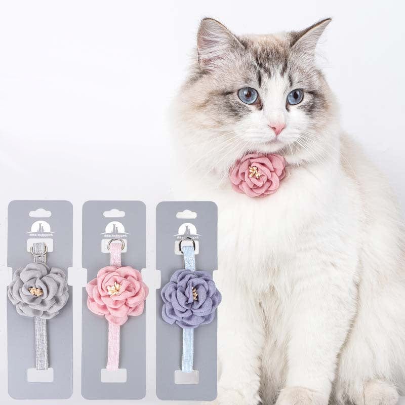 Adjustable cat flower collar for stylish felines